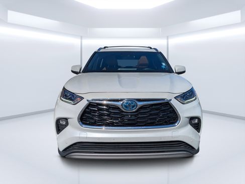 Used 2023 Toyota Highlander Platinum image 11