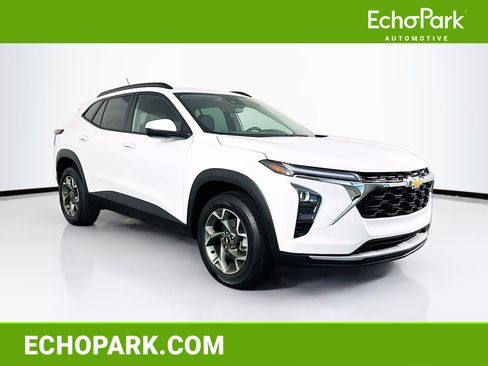 Used 2025 Chevrolet Trax LT w/ LT Convenience Package FWD image 1