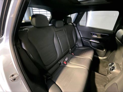 Used 2025 Mercedes-Benz GLC 300 4MATIC image 20