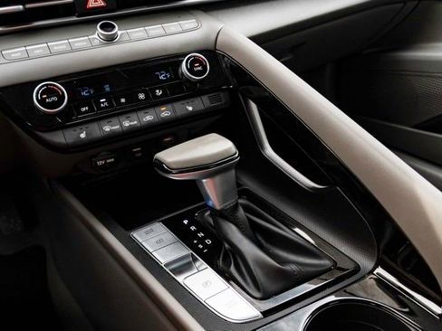 Certified 2023 Hyundai Elantra SEL w/ Convenience Package image 17