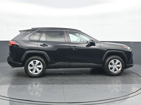 Used 2019 Toyota RAV4 LE image 7