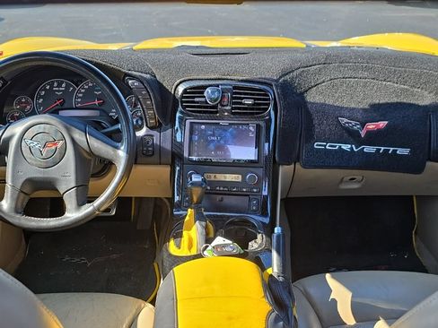 Used 2005 Chevrolet Corvette Coupe w/ Preferred Equipment Group RWD image 9