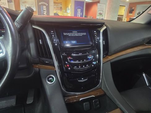 Used 2017 Cadillac Escalade ESV Premium Luxury image 30