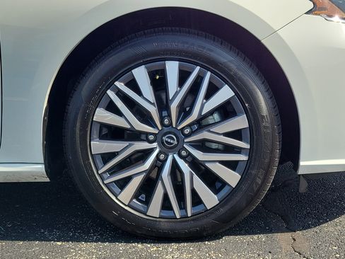 Used 2025 Nissan Altima 2.5 SV FWD image 5