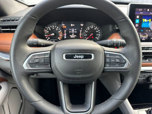 Used 2023 Jeep Compass Limited image 23