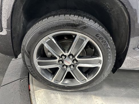 Used 2017 GMC Acadia Denali w/ Technology Package image 10