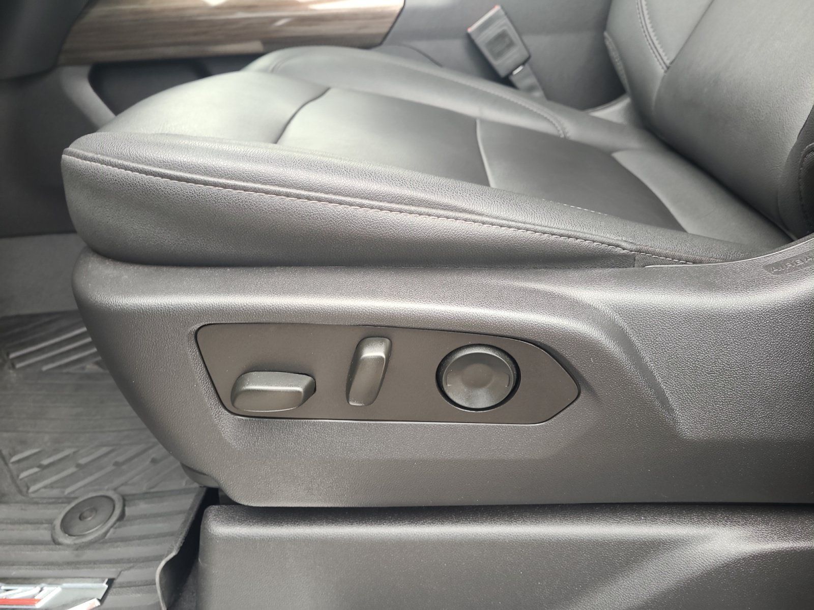 Used 2025 Chevrolet Silverado 1500 LT Trail Boss w/ Convenience Package II AWD/4WD image 15