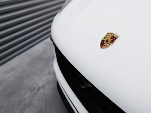 Certified 2026 Porsche Macan AWD/4WD image 41