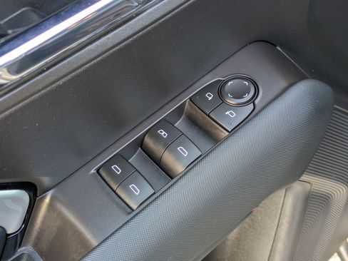 Used 2023 Chevrolet Colorado Z71 w/ Z71 Convenience Package 2 image 11