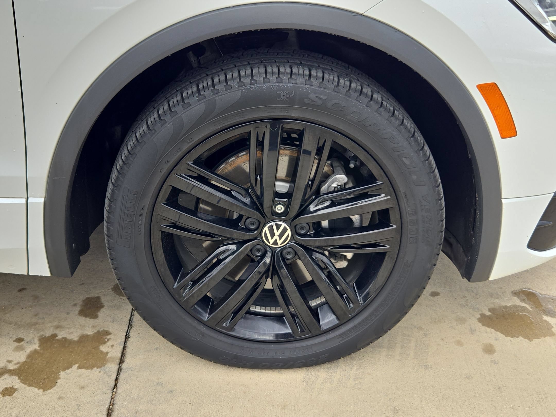 Used 2022 Volkswagen Tiguan SE R-Line FWD image 27