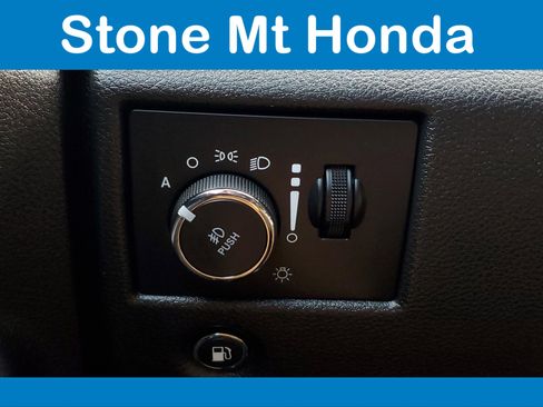 Used 2019 Jeep Grand Cherokee Laredo AWD/4WD image 32