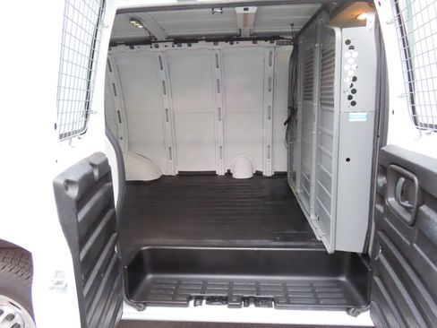 Used 2015 Chevrolet Express 2500 image 14