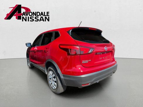 Used 2018 Nissan Rogue Sport S FWD image 3