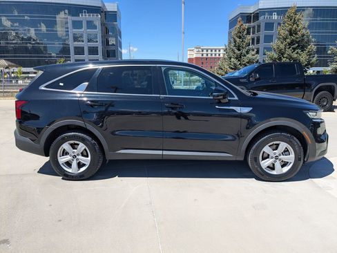 Used 2022 Kia Sorento LX AWD/4WD image 6