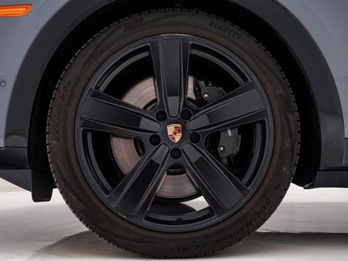 Certified 2025 Porsche Cayenne GTS AWD/4WD image 13