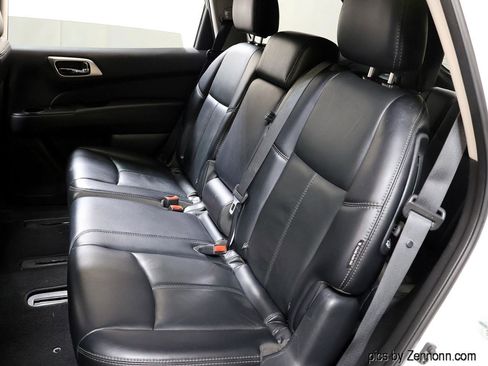 Used 2018 Nissan Pathfinder SL w/ Midnight Edition Package image 13