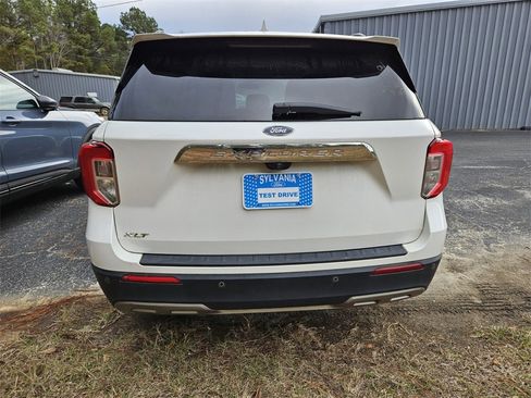 Used 2022 Ford Explorer XLT w/ Equipment Group 202A image 8