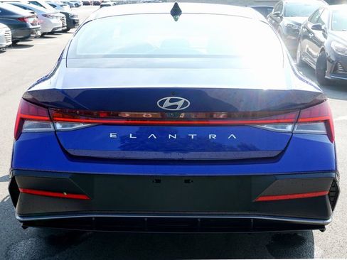 Used 2024 Hyundai Elantra SEL w/ Convenience Package image 5