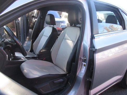 Used 2019 Volkswagen Jetta R-Line image 34