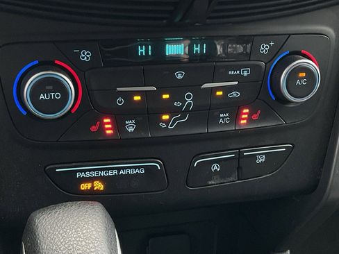 Used 2018 Ford Escape SE image 32