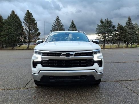 Used 2022 Chevrolet Silverado 1500 LT image 2