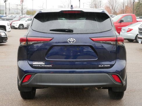 Used 2021 Toyota Highlander XLE image 12