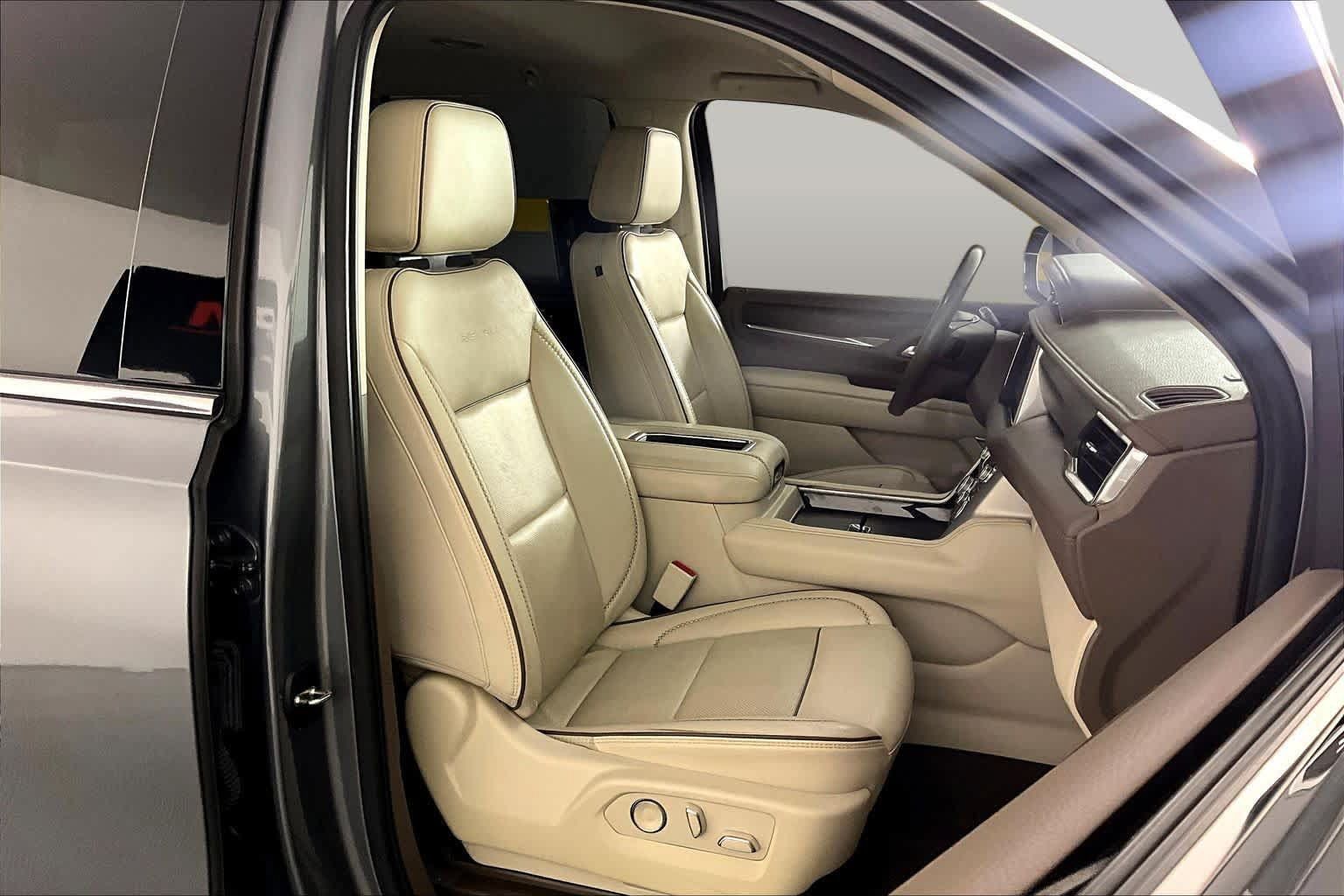 Used 2021 GMC Yukon Denali w/ Advanced Technology Package RWD image 9