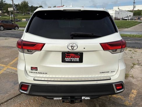 Used 2017 Toyota Highlander AWD V6 image 6
