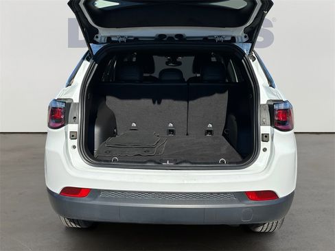 Used 2024 Jeep Compass Latitude image 14