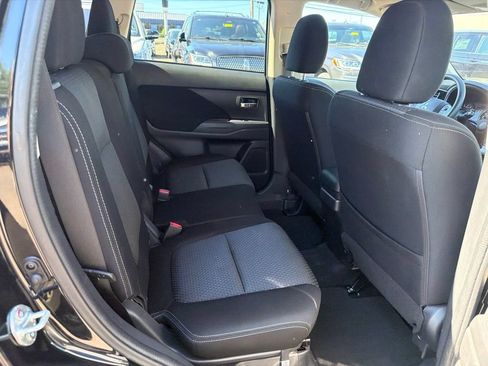 Used 2018 Mitsubishi Outlander ES AWD/4WD image 18