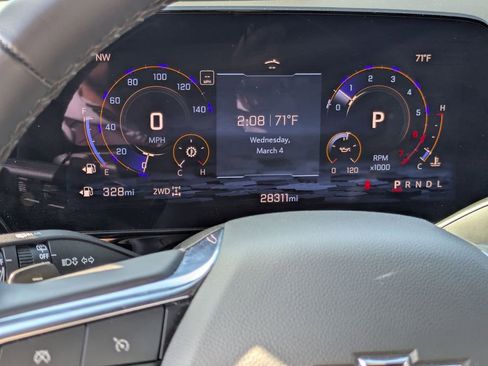 Used 2025 Chevrolet Suburban Z71 image 19