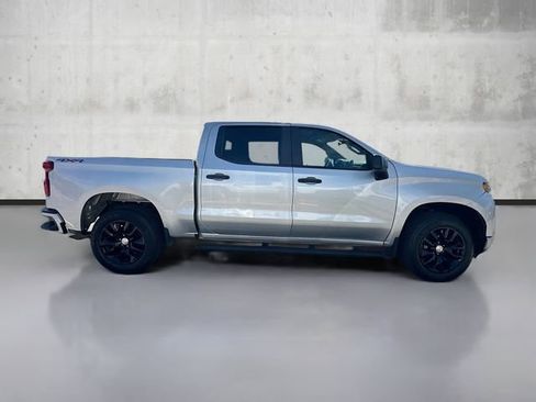 Used 2020 Chevrolet Silverado 1500 Custom w/ Custom Value Package image 4