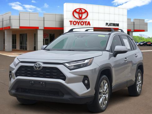 Used 2023 Toyota RAV4 XLE Premium image 2