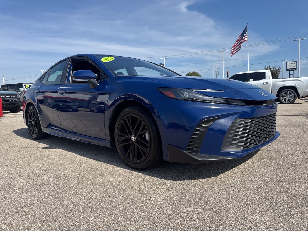 Used 2025 Toyota Camry SE FWD image 9