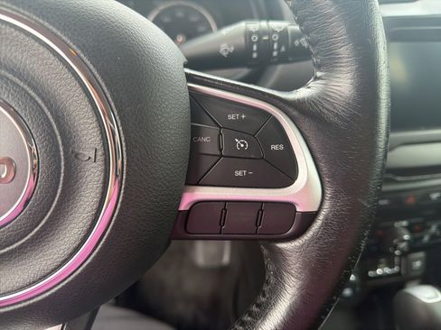 Used 2019 Jeep Renegade Latitude w/ Cold Weather Group image 43