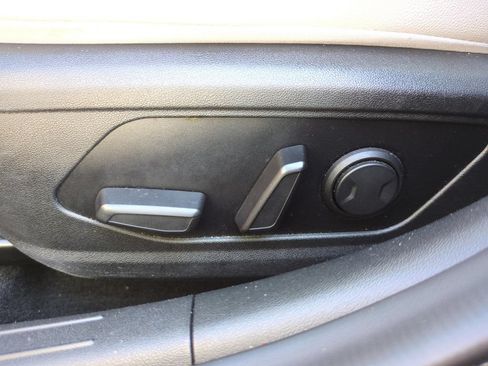 Used 2023 Hyundai Elantra Limited FWD image 15