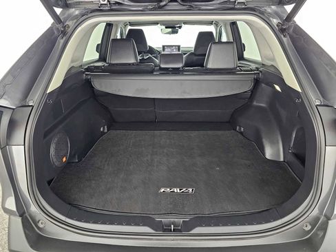 Used 2022 Toyota RAV4 XLE Premium image 14