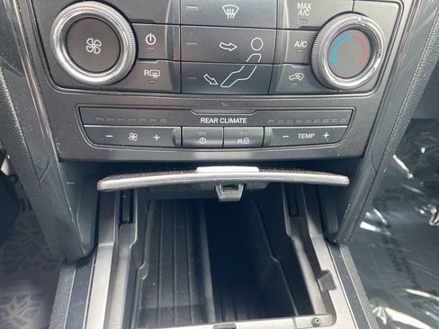 Used 2019 Ford Explorer XLT image 26