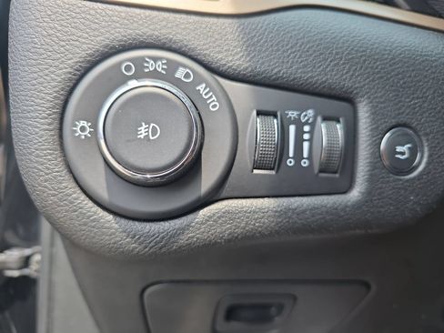 Used 2018 Jeep Cherokee Limited w/ High Altitude Package FWD image 25