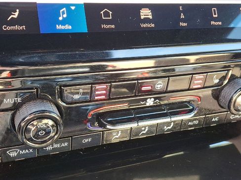 Certified 2024 Jeep Grand Cherokee Limited image 19