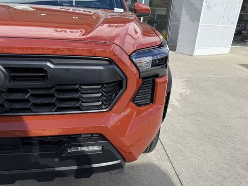 Certified 2025 Toyota Tacoma PreRunner image 10