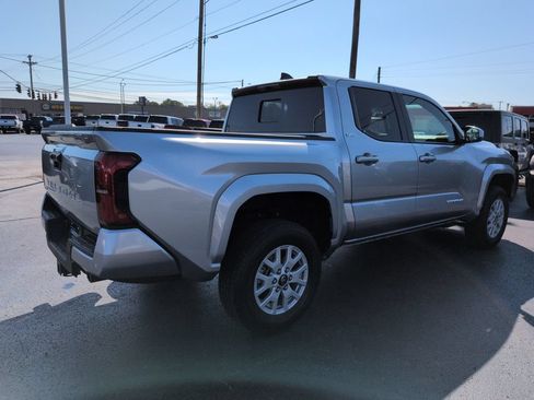 Used 2025 Toyota Tacoma SR5 AWD/4WD image 5