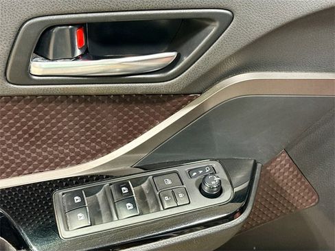 Used 2019 Toyota C-HR Limited image 17