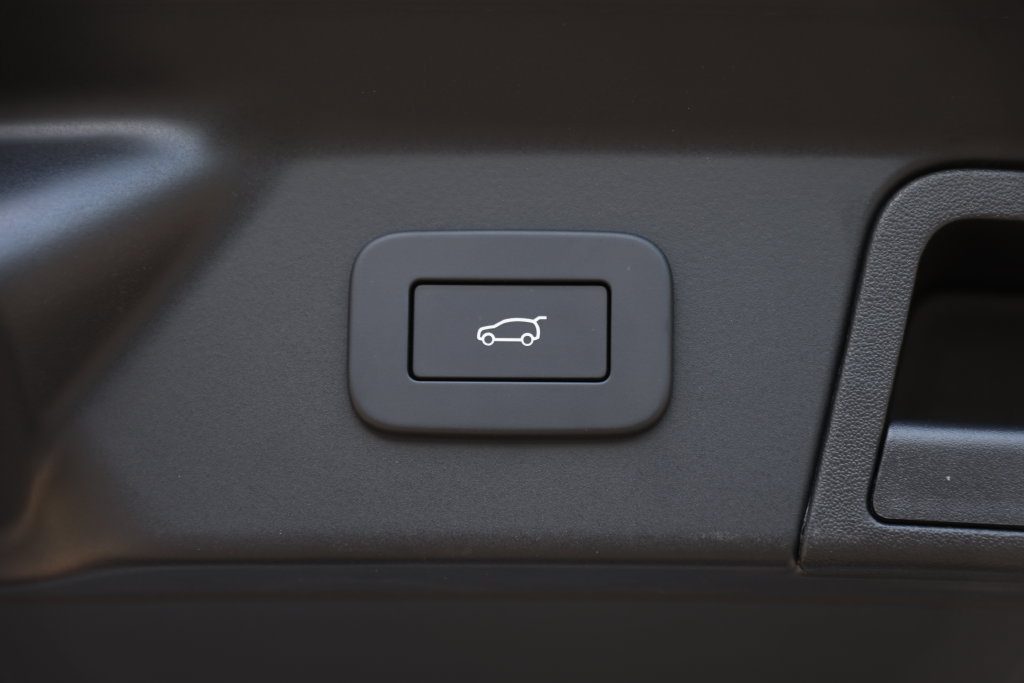 New 2026 Land Rover Range Rover Velar Dynamic SE AWD/4WD image 19
