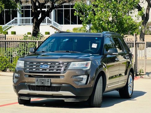 Used 2016 Ford Explorer Limited w/ Equipment Group 301A FWD image 3
