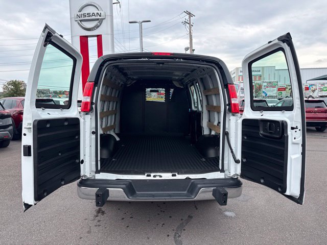 Used 2025 Chevrolet Express 2500 w/ Driver Convenience Package RWD image 18