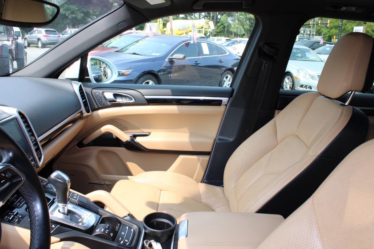 Used 2018 Porsche Cayenne Platinum Edition AWD/4WD image 14