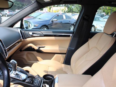 Used 2018 Porsche Cayenne Platinum Edition AWD/4WD image 14