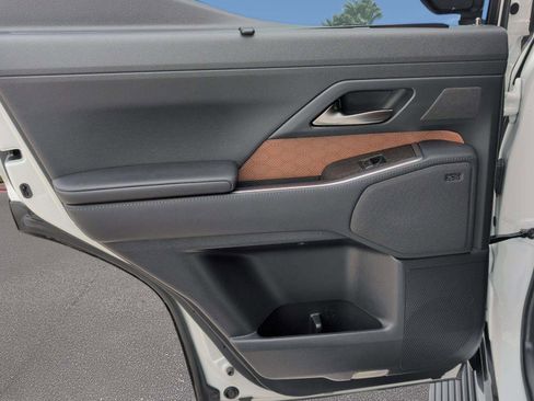 Certified 2024 Lexus GX 550 w/ Accessory Package (Z1) AWD/4WD image 24
