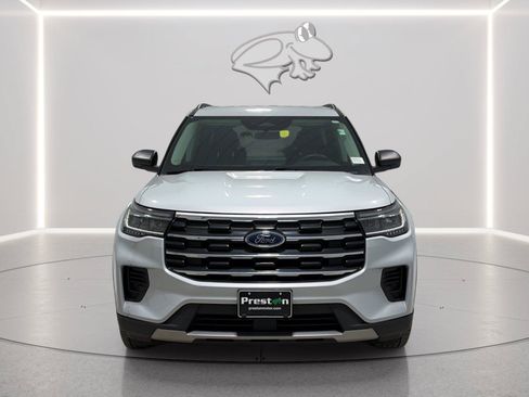Used 2025 Ford Explorer Active AWD/4WD image 8